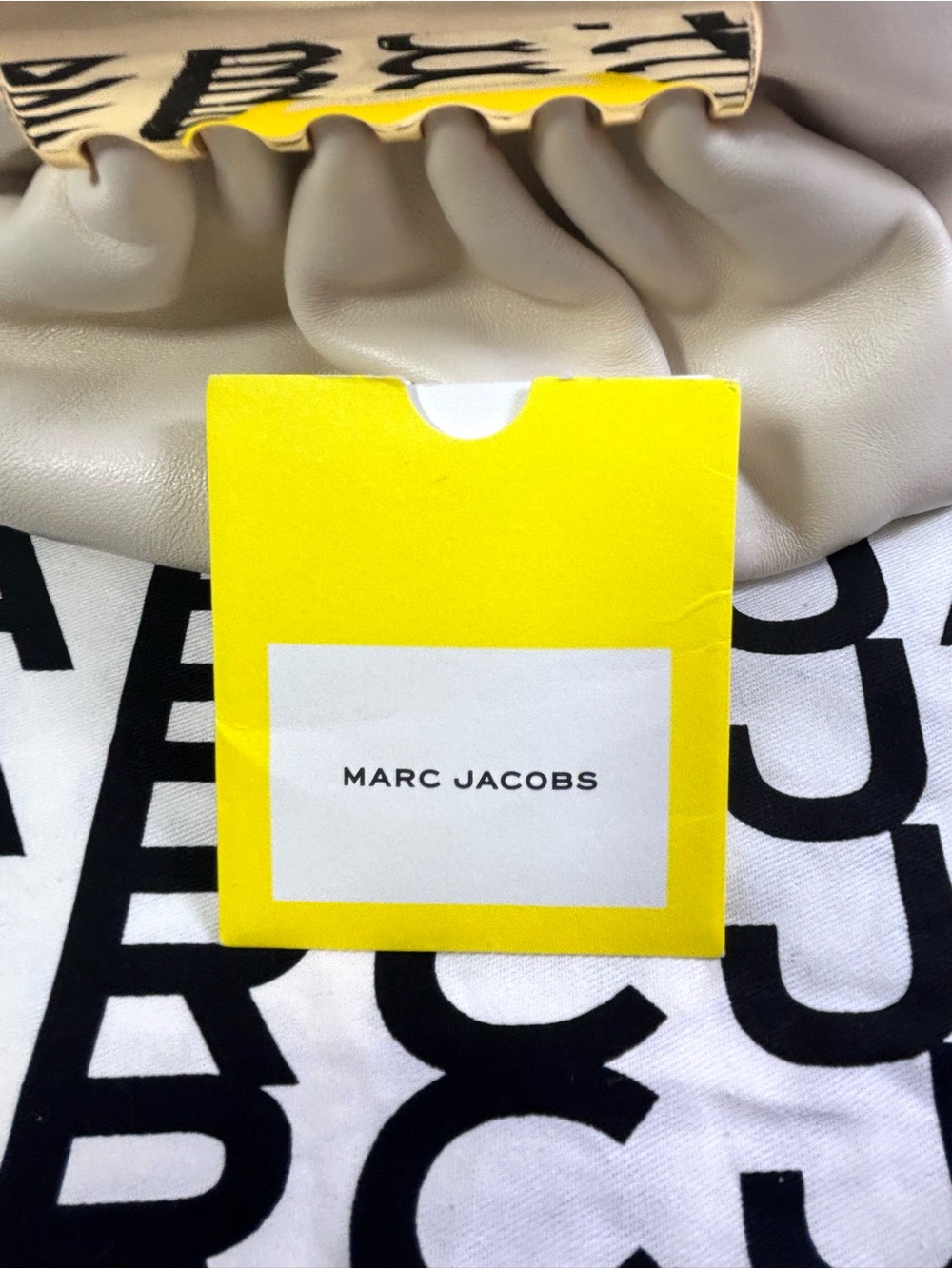 Marc Jacobs The Glam Claw Clip Leather Clutch. Ivory. - Picture 11 of 12